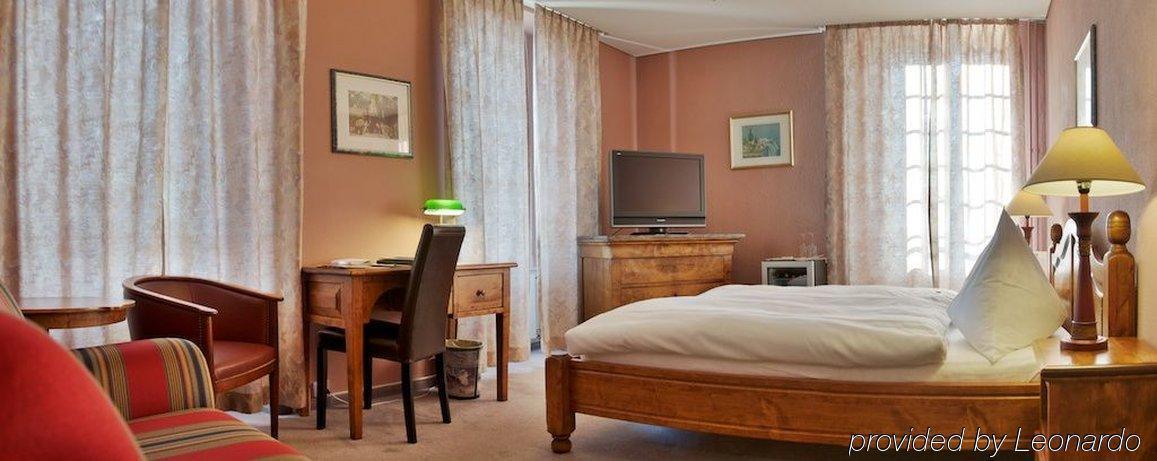 Hostellerie Les Chevreuils Lausanne Zimmer foto