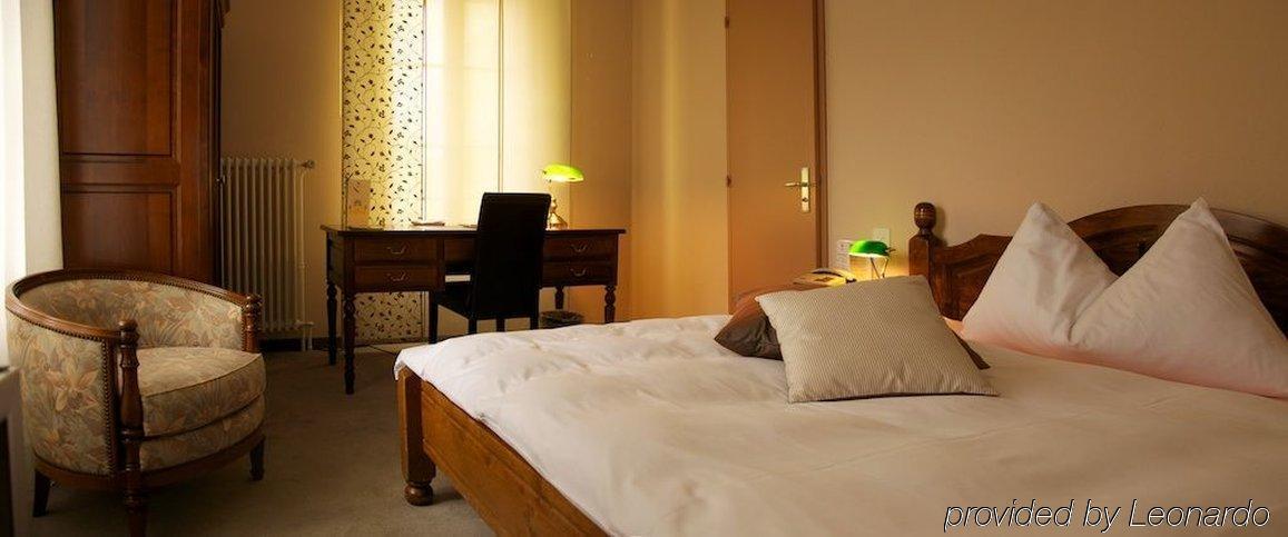 Hostellerie Les Chevreuils Lausanne Zimmer foto